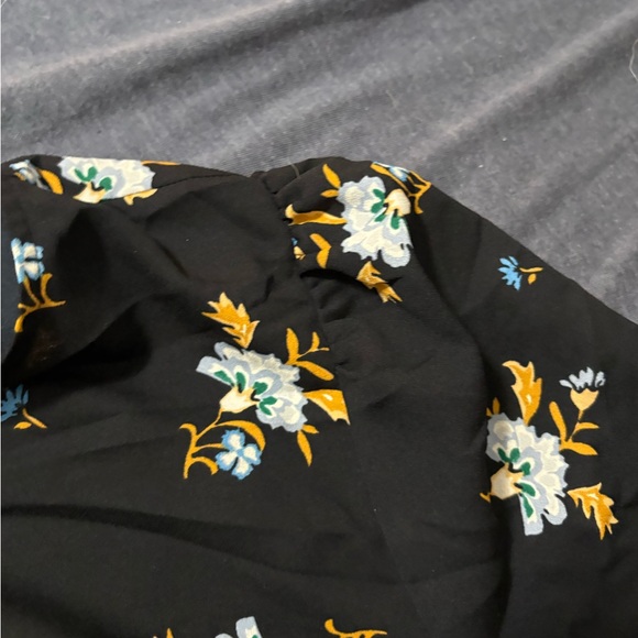 Excellent condition loft floral Blouse plus sized - Picture 6 of 7